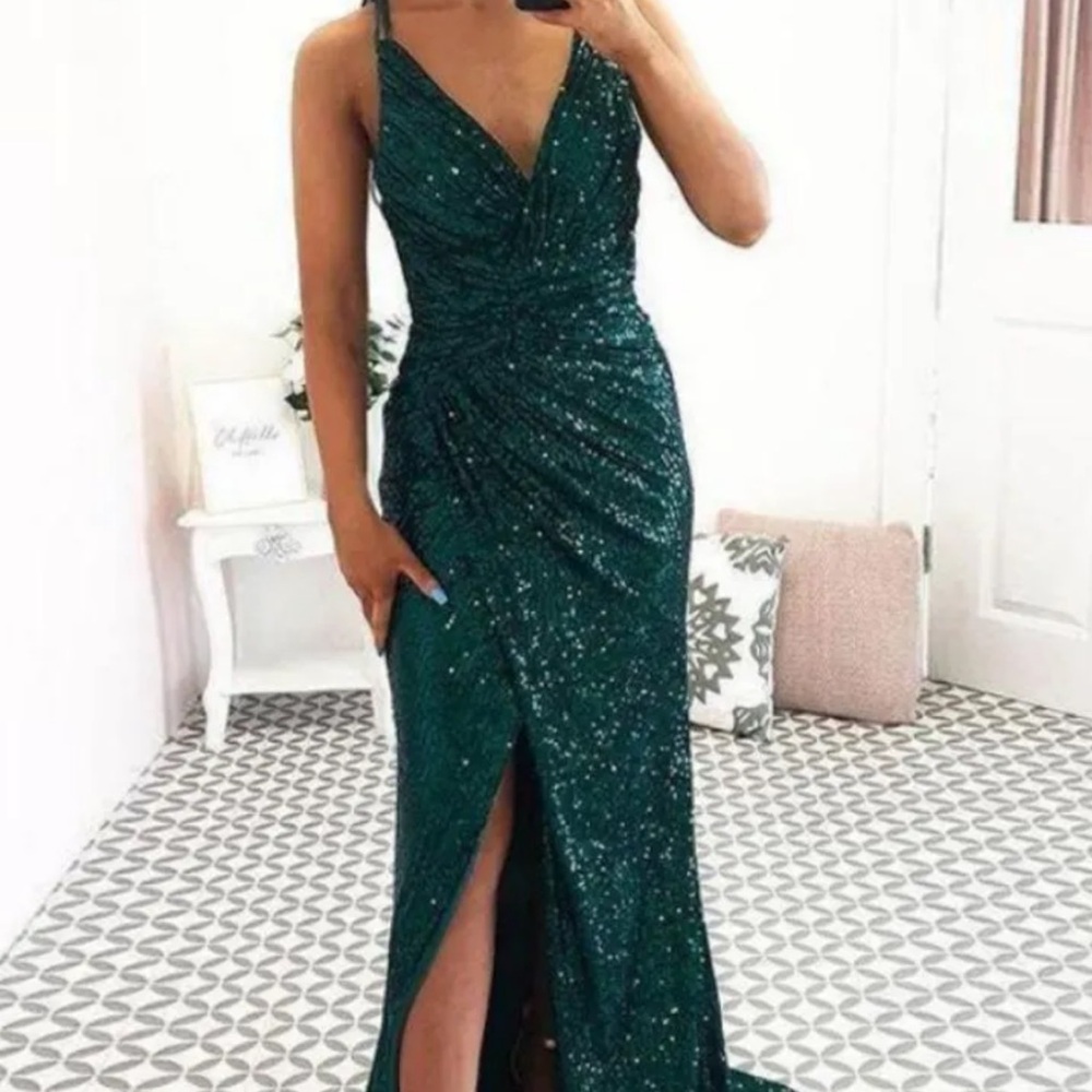 Elegant Green Evening Dress